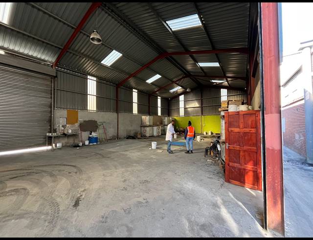 2,356.40M² WAREHOUSE TO LET IN EPPING INDUSTRIAL
